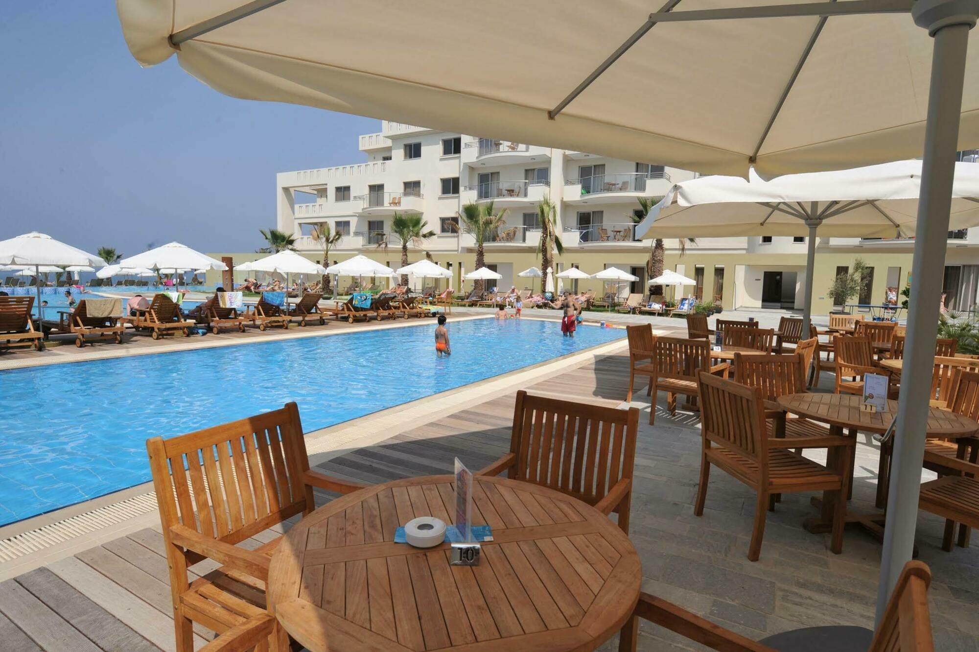 Capital Coast And Ξενοδοχείο 4*
